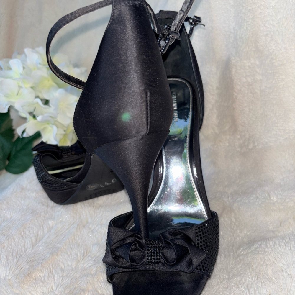 Gianni Bini Black Open-Toe Ankle-Strap Heels with Bow Accent size 9 - Picture 5 of 10